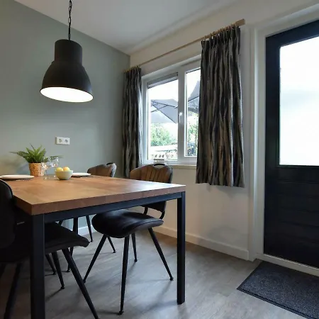 בית נופש Modern Holiday In With Terrace *